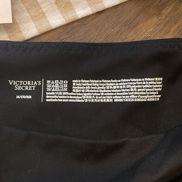 Victoria Secret knockout leggings - Picture 8 of 8